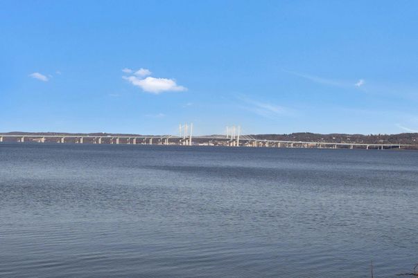 Exterior, Lake