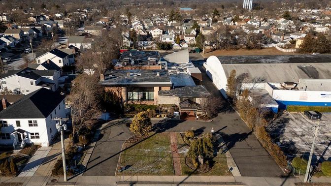 Exterior, Drone