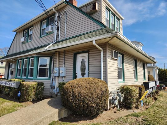 Exterior, Facade, Queen Anne Victorian