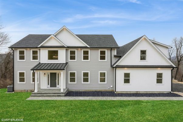Exterior, Facade, Farmhouse
