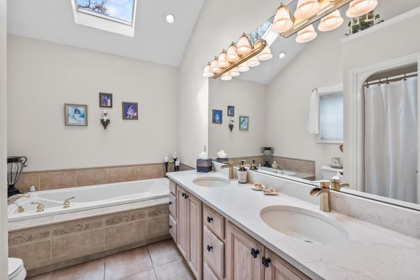 Bathroom, Dual Sink Vanities, Interior, Recessed Lighting