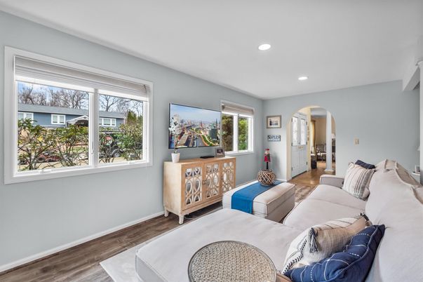 Interior, Living room, Recessed Lighting, Wood Texture Flooring