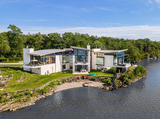Exterior, Lake