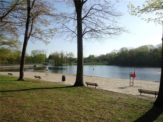 Exterior, Lake