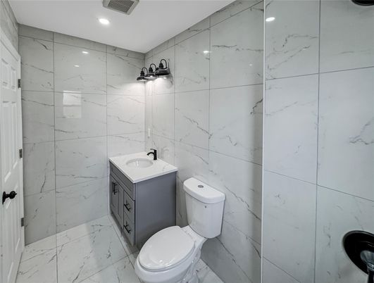 Bathroom, Interior, Marble, Marble Walls, Recessed Lighting