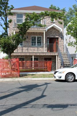 Exterior, Facade, Brick Facade, American Foursquare