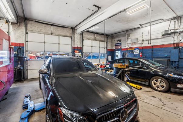 Garage, Interior