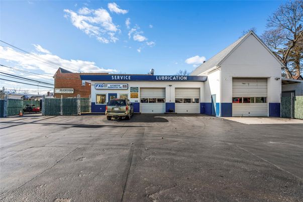 Attached, Detached Garage, Exterior, Facade, Brick Facade, None