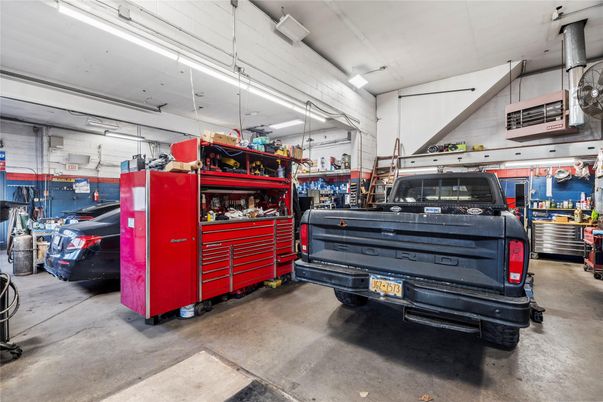 Garage, Interior