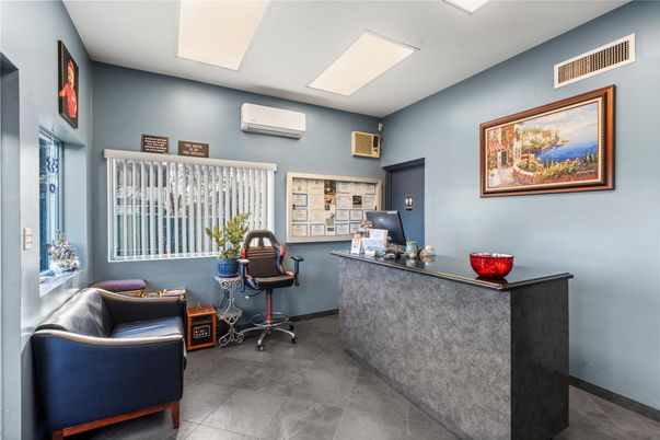 Home Office, Interior