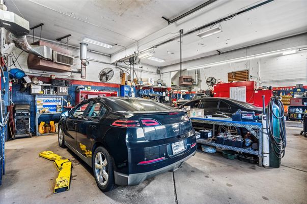 Garage, Interior