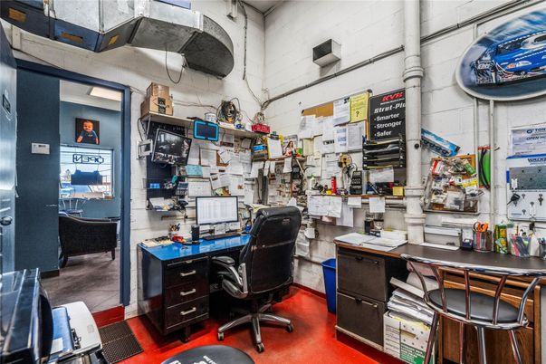 Home Office, Interior