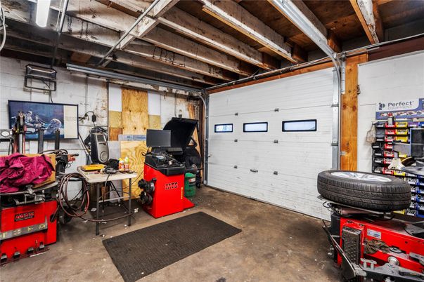 Garage, Interior, Wooden Beams