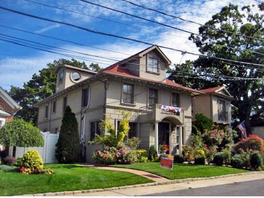 Exterior, Facade, Queen Anne Victorian
