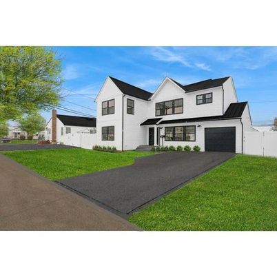 Attached, Exterior, Facade, Farmhouse