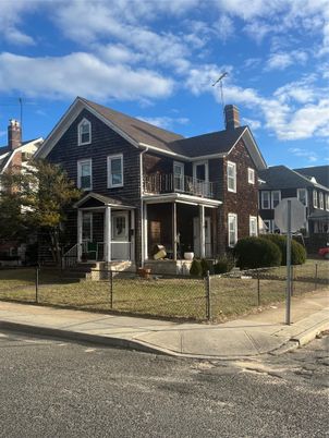 Exterior, Facade, American Craftsman