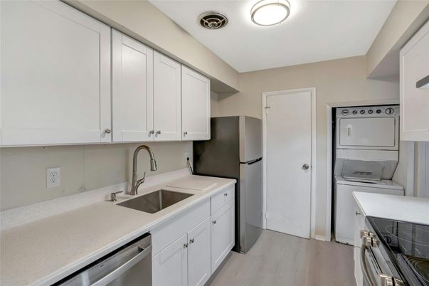 Interior, Kitchen, Washer, Wood Texture Flooring