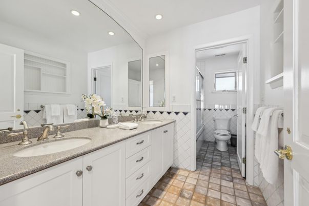 Bathroom, Dual Sink Vanities, Interior, Recessed Lighting