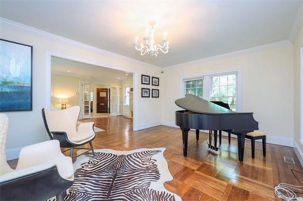 Chandelier, Interior, Piano, Recessed Lighting, Wood Texture Flooring