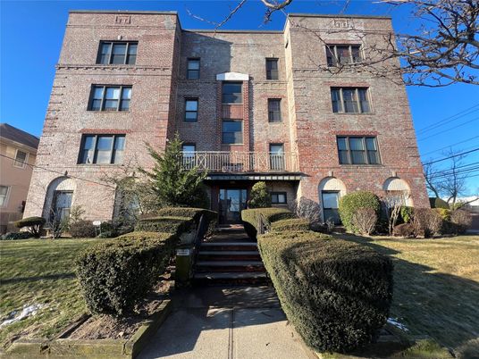 Exterior, Facade, Brick Facade, Rowhouse