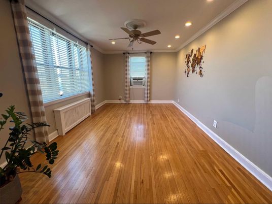 Empty room, Interior, Recessed Lighting, Wood Texture Flooring