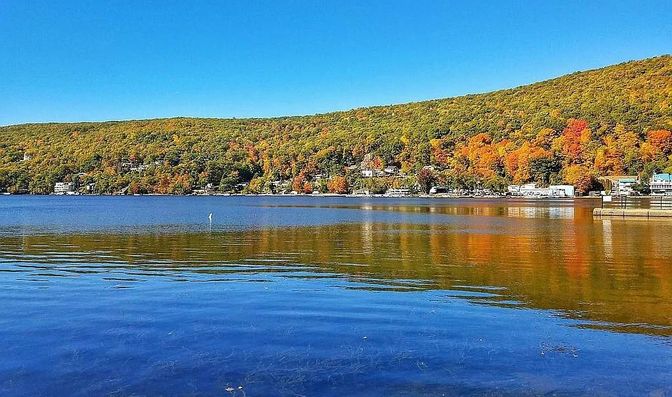 Exterior, Lake