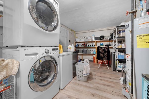 Interior, Utility Closets, Washer, Wood Texture Flooring