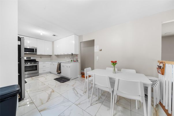 Dining room, Interior, Kitchen, Marble, Stainless Steel Appliances