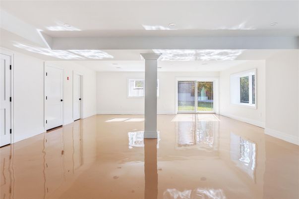 Empty room, Interior, Recessed Lighting