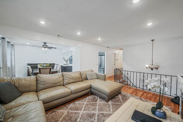 Chandelier, Dining room, Interior, Living room, Recessed Lighting, Wood Texture Flooring