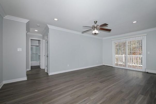 Empty room, Interior, Recessed Lighting, Wood Texture Flooring
