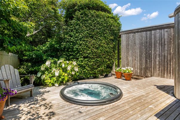 Exterior, Hot Tub, Pool