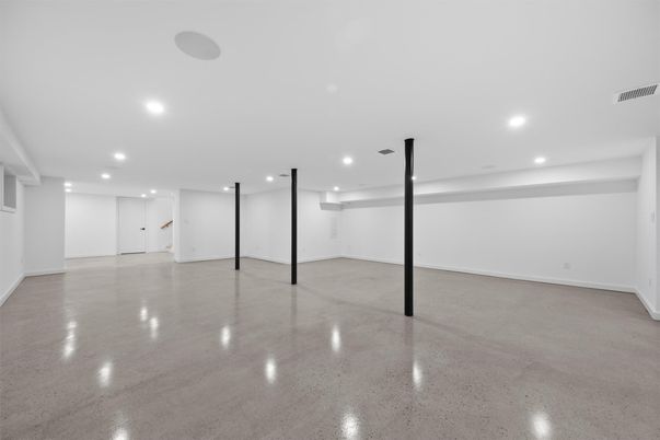 Empty room, Interior, Recessed Lighting
