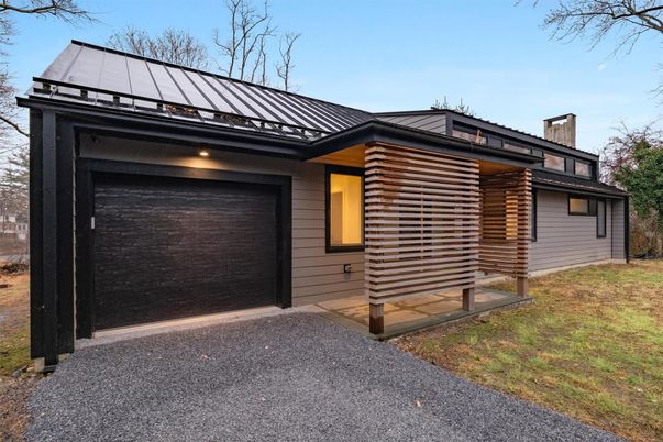 Attached, Exterior, Facade, None