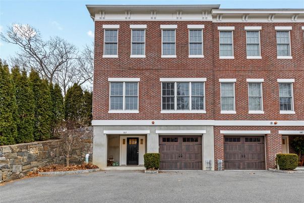 Attached, Exterior, Facade, Brick Facade, Georgian