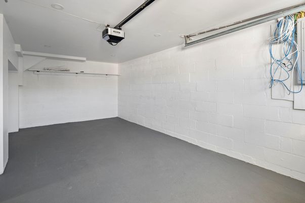 Garage, Interior