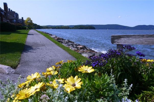Exterior, Lake