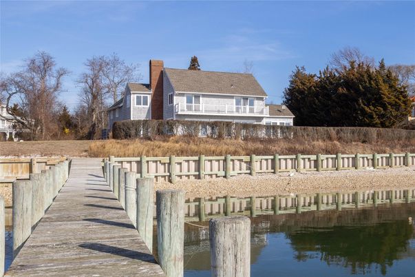 Exterior, Lake