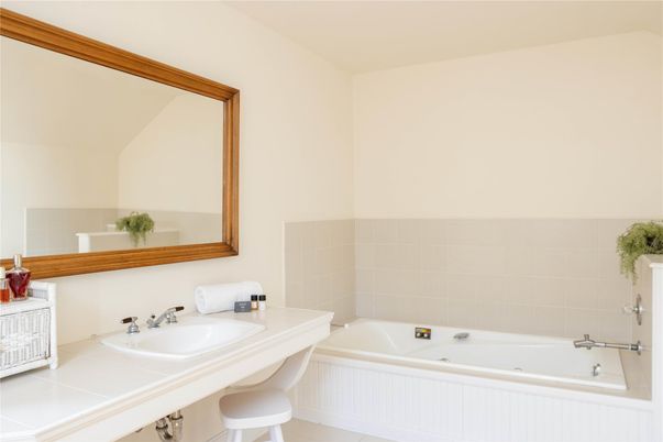 Bathroom, Interior, Tile Countertops