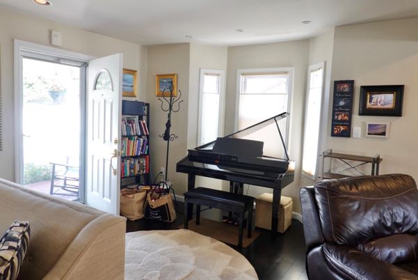 Interior, Piano, Recessed Lighting, Wood Texture Flooring