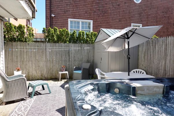 Exterior, Hot Tub