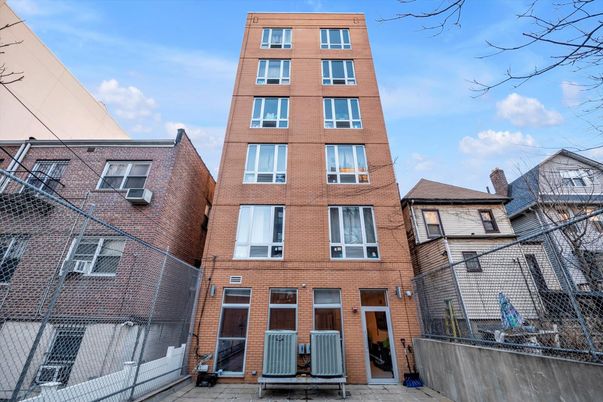 Exterior, Facade, Brick Facade, Rowhouse