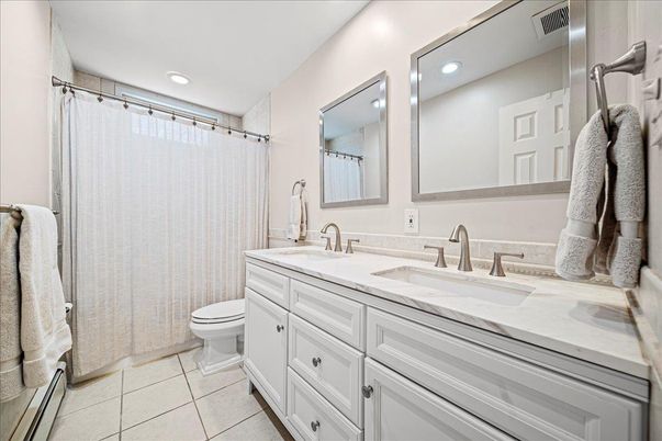 Bathroom, Dual Sink Vanities, Interior, Recessed Lighting