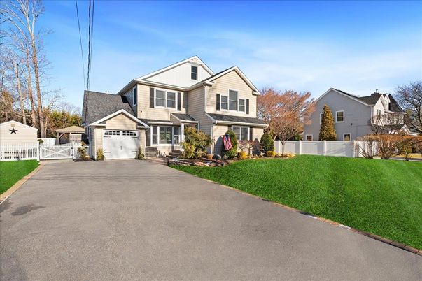 Attached, Exterior, Facade, Farmhouse