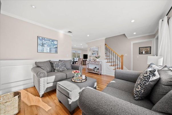 Interior, Living room, Recessed Lighting, Wood Texture Flooring
