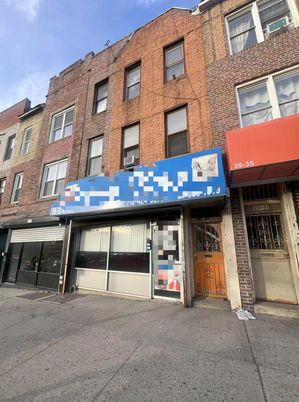 Exterior, Facade, Brick Facade, Rowhouse