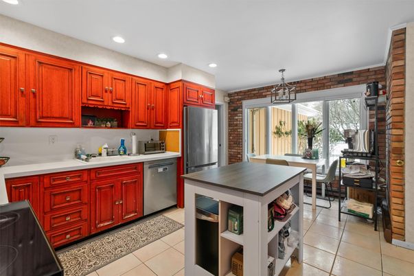 Dining room, Interior, Kitchen, Pendant Lights, Recessed Lighting, Stainless Steel Appliances