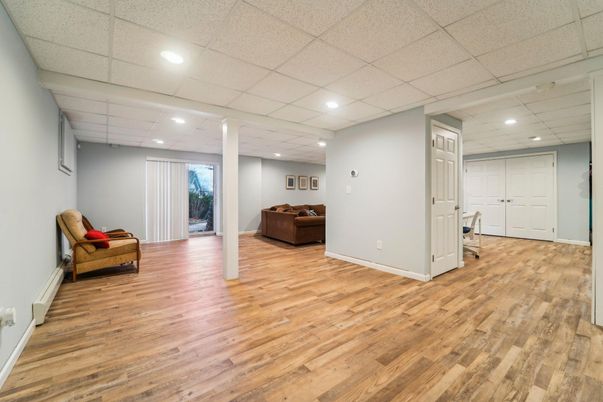 Interior, Recessed Lighting, Wood Texture Flooring