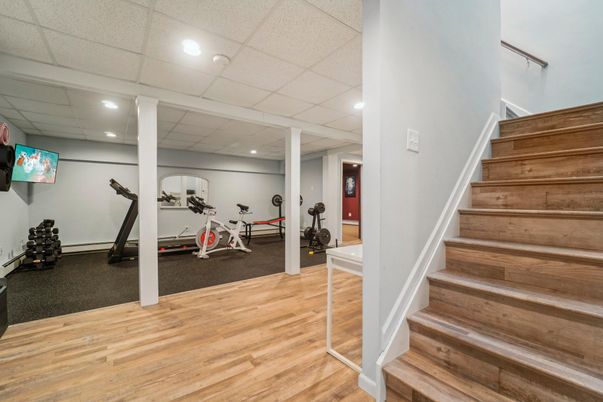 Fitness Equipment, Interior, Recessed Lighting, Wood Texture Flooring