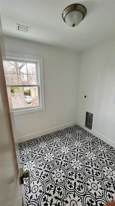 Empty room, Interior